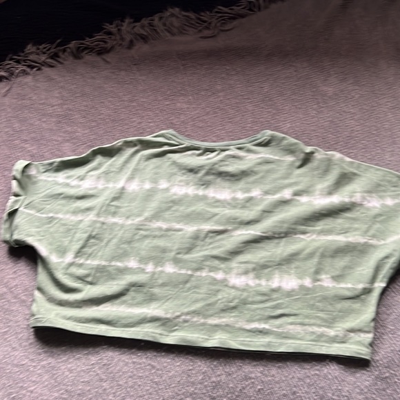 Green and white crop top (short top doesn’t work well with big boobs) - Picture 2 of 3